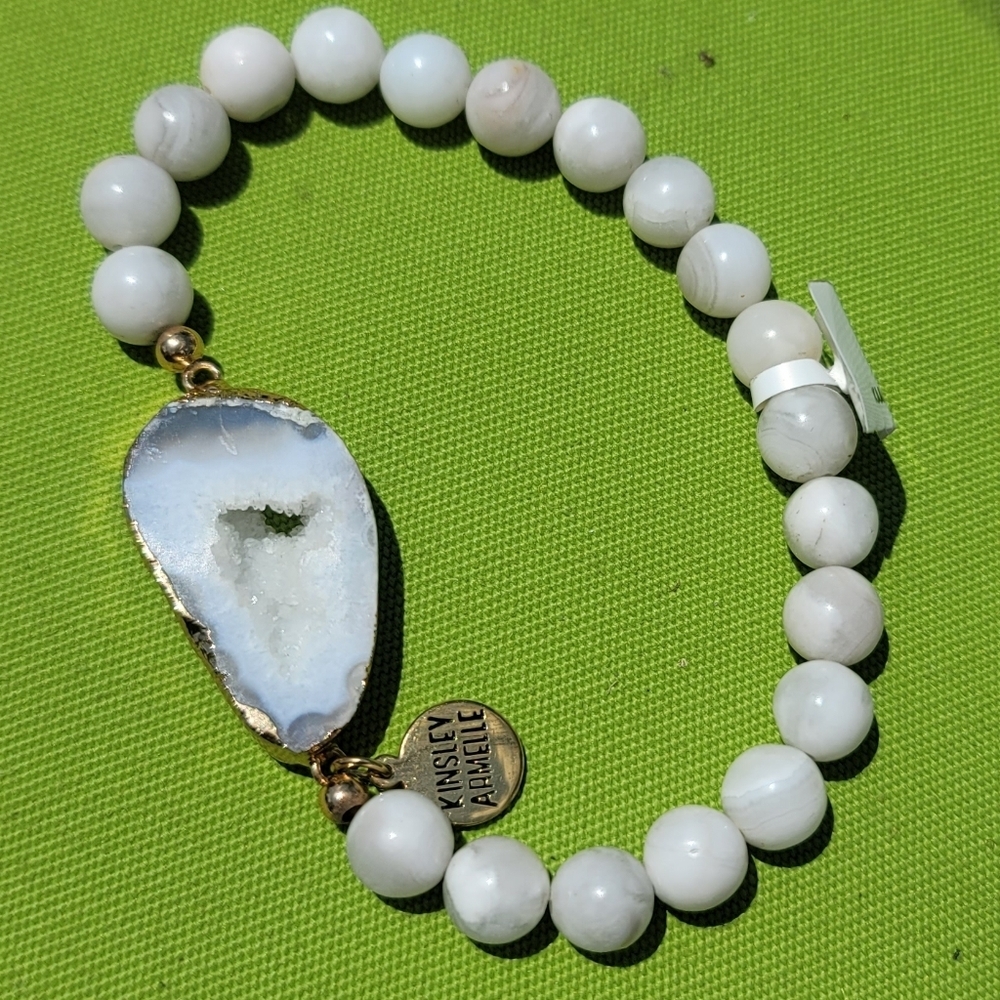 Kinsley Armelle Flurry Bracelet Gold and White Agate Stone On Pepper Beads